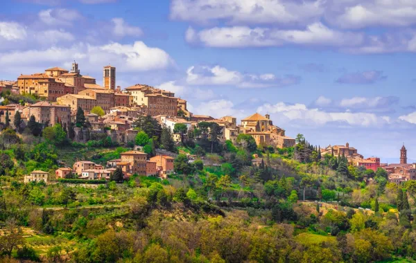 قرية مونتيبولسيانو الإيطالية