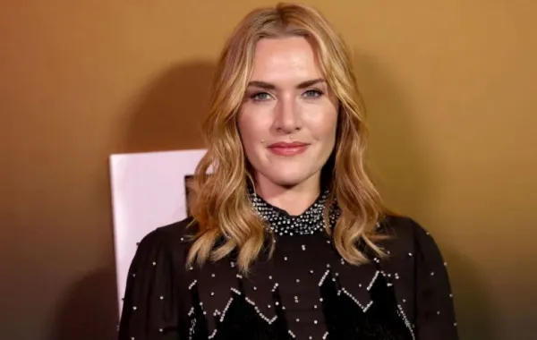 كيت وينسليت في متحف الفن الحديث في مدينة نيويورك (Kate Winslet at Museum of Modern Art in New York City). مصدر الصورة: Michael Loccisano/Getty Images/AFP