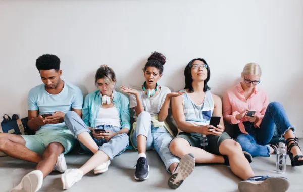 صداقات السنة الأولى في الجامعة تعتمد على القرب المكاني -المصدر freepik