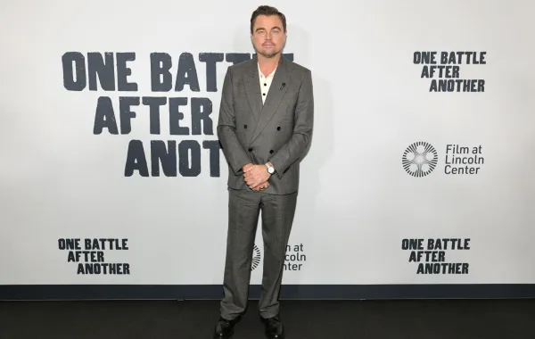 ليوناردو دي كابريو في العرض الخاص لفيلم One Battle After Another في مدينة نيويورك. Leonardo DiCaprio in New York City. مصدر الصورة: Dia Dipasupil/Getty Images/AFP 