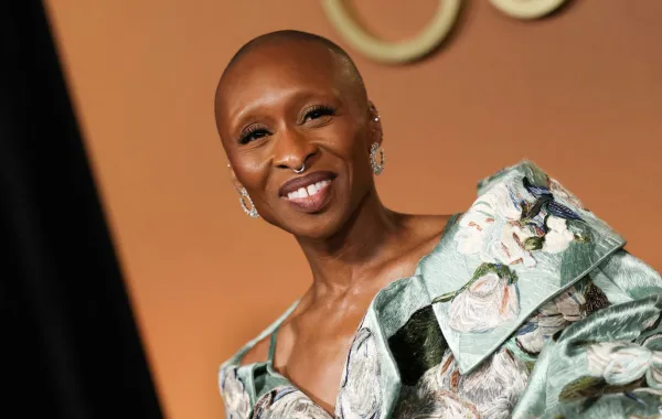 سينثيا إريفو Cynthia Erivo من حفل توزيع جوائز المحافظين 2025. مصدر الصورة: VALERIE MACON / AFP