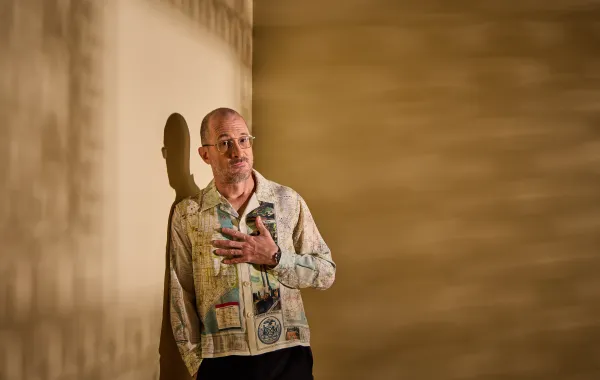 دارين أرونوفسكي في مهرجان البحر الأحمر السينمائي الدولي 2025 ( Darren Aronofsky at the Red Sea International Film Festival ). مصدر الصورة: Tristan Fewings/Getty Images for The Red Sea International Film Festival