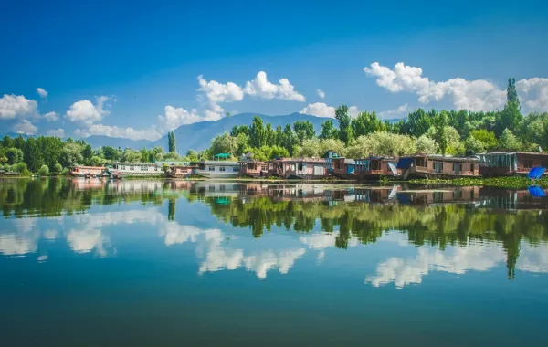 سريناغار تمتاز ببحيراتها الهادئة 