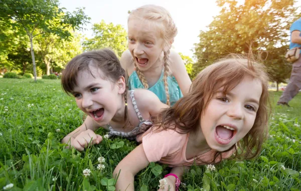 صورة أطفال يلعبون