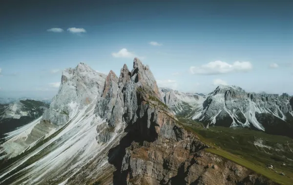 جبال وسط الطبيعة الغضة