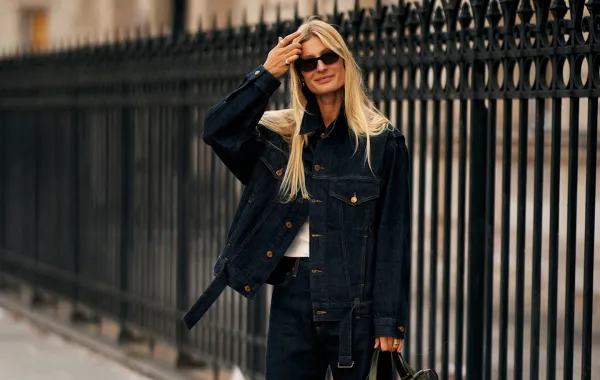 إطلالة جينز ستريت ستايل من باريس - الصورة من Launchmetrics/Spotlight ©