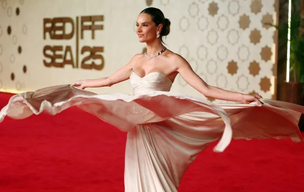 أليساندرا أمبروزيو Alessandra Ambrosio - (مصدر الصورة Tim P. WhitbyGetty Images for The Red Sea International Film Festival)