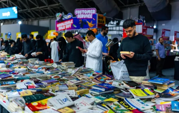 إقبال واسع ولافت على منطقة الكتب المخفضة بمعرض جدة للكتاب 2025