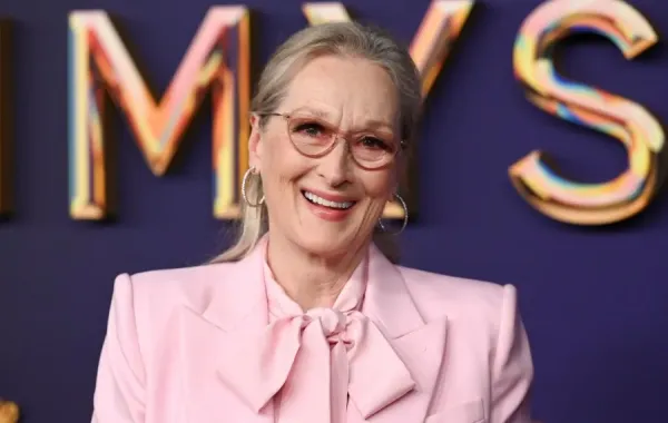 ميريل ستريب في مسرح بيكوك في لوس أنجلوس كاليفورنيا (Meryl Streep at Peacock Theater in Los Angeles, California). مصدر الصورة: Gilbert Flores/Variety via Getty Images