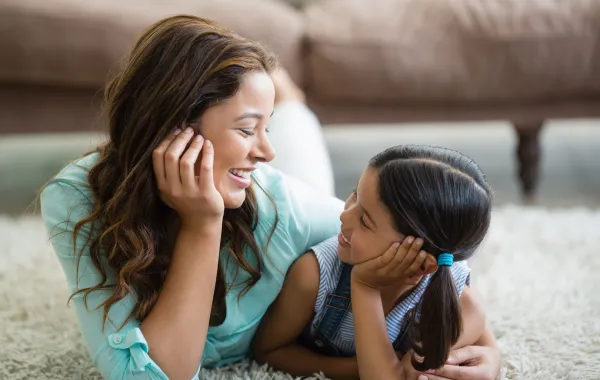 صورة لأم مع ابنتها