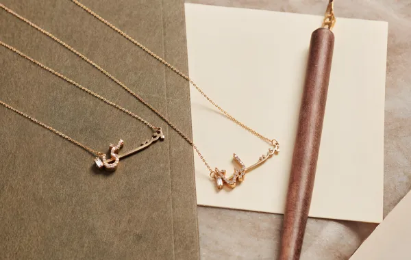 مجوهرات بحروف عربية للاحتفال بيوم اللغة العربية- الصورة من علامة شارمالينا Charmaleena