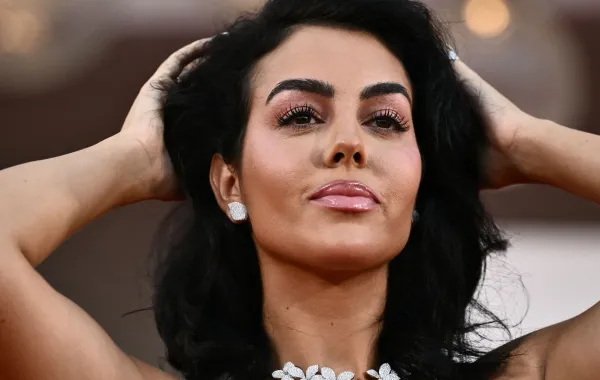 جورجينا رودريغيز Georgina Rodriguez في مهرجان فينيسيا السينمائي 2024. مصدر الصورة: Marco BERTORELLO / AFP
