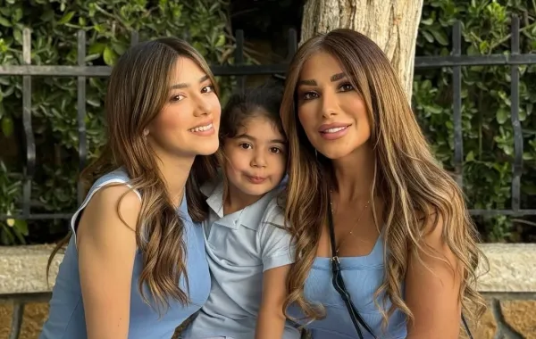 لمى الرهونجي مع ولديها يزن السيد وأصالة نصري- الصورة من حساب أصالة على إنستغرام