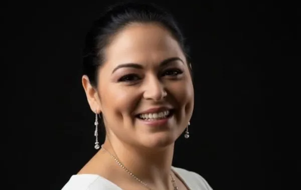 نيفين مندور- الصورة من صفحتها الرسمية على الفيس بوك