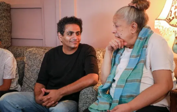 سمية الألفي ومحمد صلاح العزب في كواليس فيلم سفاح التجمع - الصورة من حسابه على فيسبوك