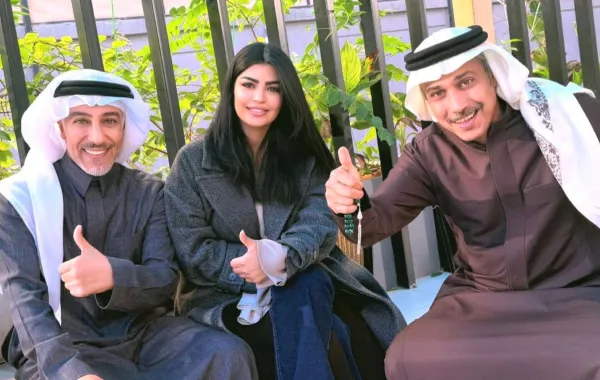 تركي اليوسف وميلا الزهراني وعبد المحسن النمر بصورة من كواليس المرسي -الصورة من حساب تركي اليوسف على الانستغرام