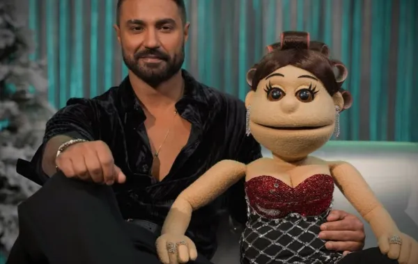 كريم فهمي مع أبلة فاهيتا - الصورة من الحساب الرسمي لأبلة فاهيتا على إنستغرام