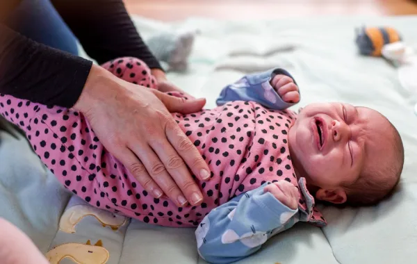 صورة لطفل يبكي