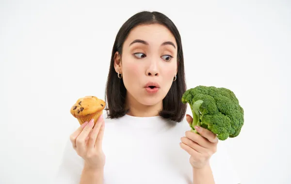 نظام غذائي شبيه بالصيام يقاوم السمنة ويُحدث تغييرات بالدماغ Image By Freepik