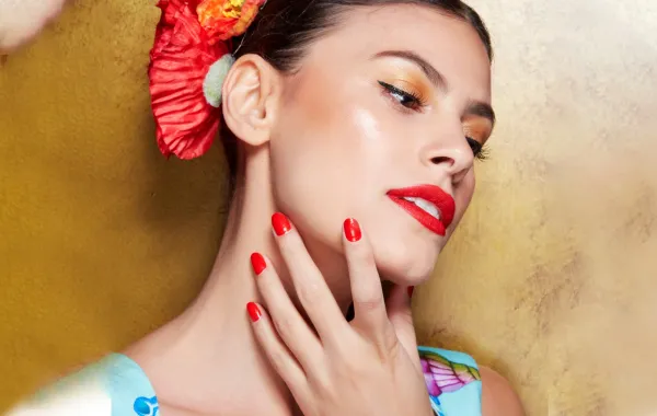 مناكير أحمر لحفلات رأس السنة 2026