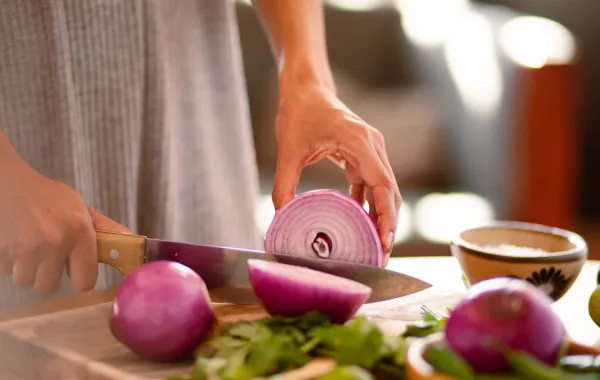 البصل الأحمر كنز غذائي -المصدر: pexels-cristian-rojas