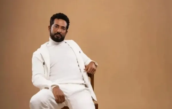 عمرو سعد يهنيء زوجته شيماء فوزي بكتابها الجديد