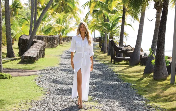 جلسة تصوير لماركة ميليسا أوداباش  Melissa Odabash على شاطئ البحر- الصورة من العلاقات العامة 