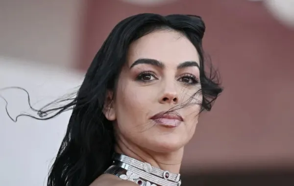 جورجينا رودريغيز في مهرجان السينمائي السينمائي الثمانين ( Georgina Rodriguez at the 80th Venice Film Festival ). مصدر الصورة:Tiziana FABI / AFP