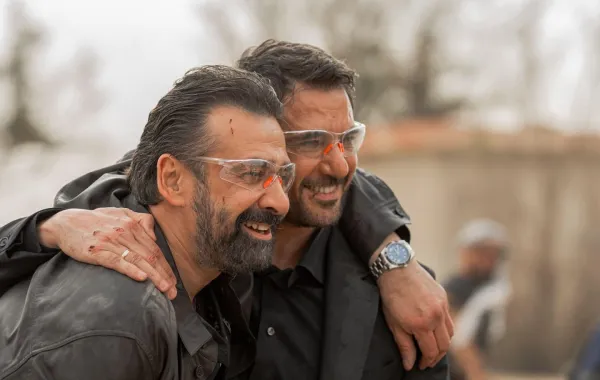 كريم عبد العزيز واحمد عز من كواليس فيلم Dogs‏ 7 - الصورة من صفحة المستشار تركي ال الشيخ على فيس بوك