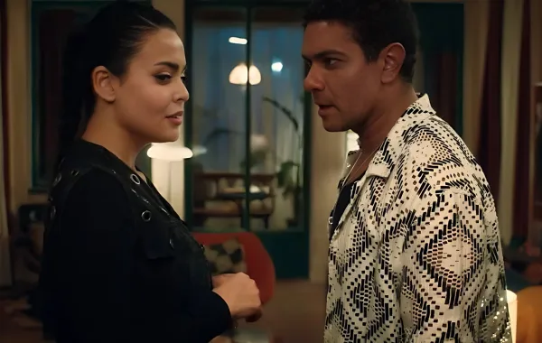 آسر ياسين وأسماء جلال من فيلم إن غاب القط - الصورة من الشركة المنتجة