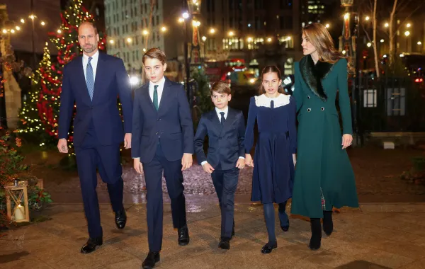 الأمير ويليام والأمير جورج والأمير لويس وكاثرين والأميرة شارلوت في لندن (Prince William, Prince George, Prince Louis, Catherine, and Princess Charlotte in london). مصدر الصورة: Chris Jackson / POOL / AFP