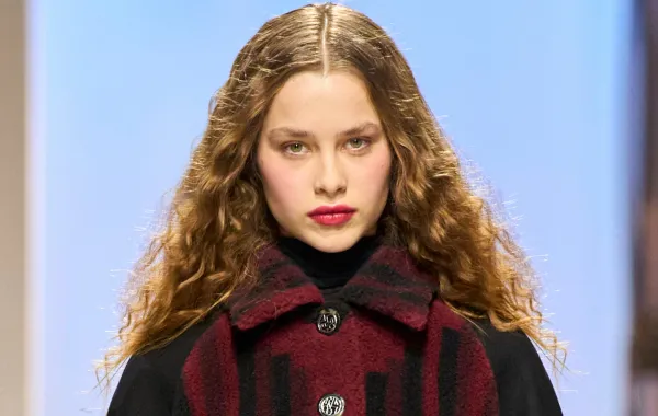 طريقة تطبيق مكياج مشرق للعام الجديد 