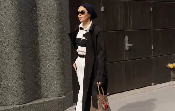 موضة الترانشكوت- الصورة من حساب حنين الصيفي على انستغرام