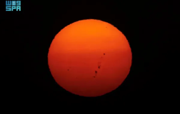 رصد بقع شمسية نشطة بالسعودية - الصورة من وكالة الأنباء السعودية "واس"