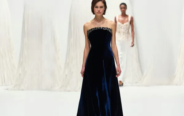 فستان من جيني Genny- الصورة من Launchmetrics/Spotlight ©