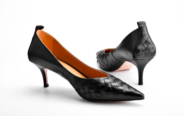 حذاء نسائي جلدي 