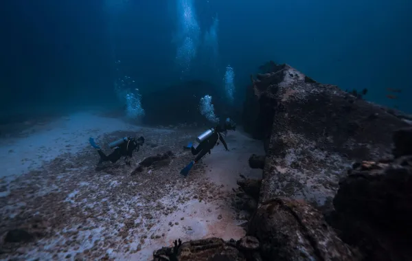 اكتشاف جدار حجري عمره 7 آلاف عام بفرنسا - الصورة تعبيرية من pexels by harvey clements