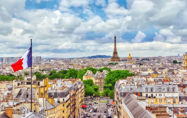 إطلالة على باريس