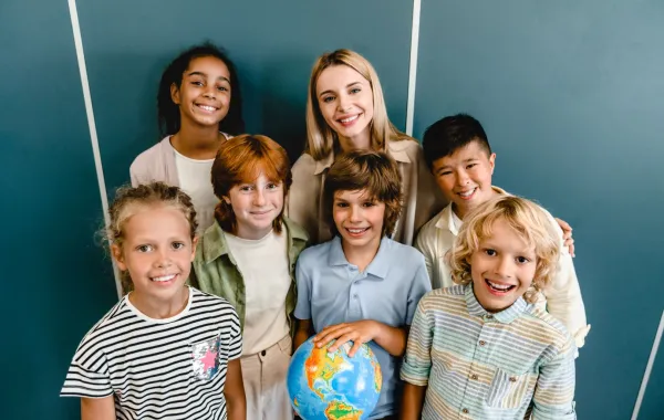 صورة أطفال من جنسيات مختلفة