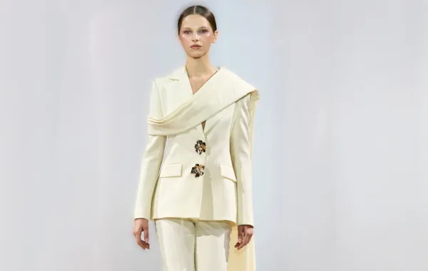 بدلة من Marquise - الصورة من Launchmetrics/Spotlight ©