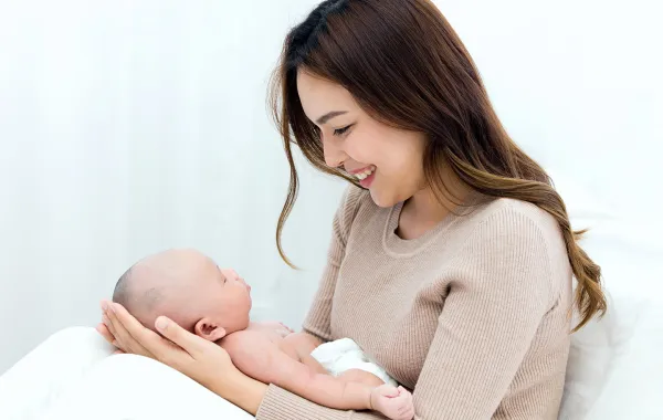 عبارات تحفيزية للأم الجديدة في أول أيام الأمومة- مصدر الصورة: Adobe Stock by JuYochi