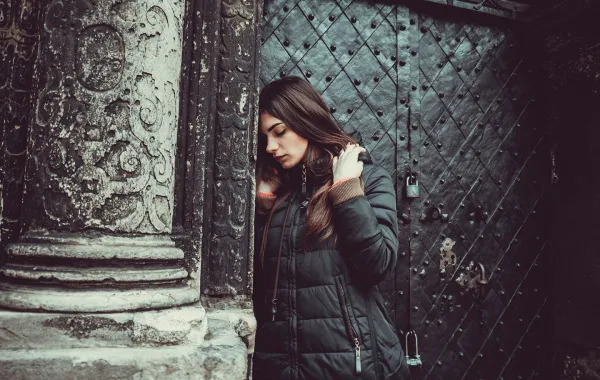 رؤيا الباب الحديد المغلق في المنام -الصورة تعبيرية