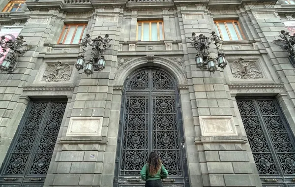 تفسير رؤيا الباب الحديد المغلق في المنام