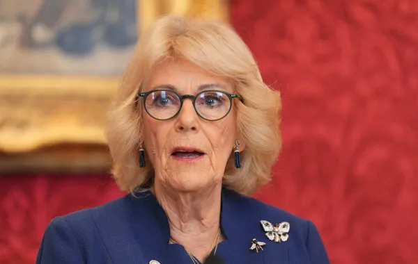 الملكة كاميلا في قصر سانت جيمس بلندن ( Queen Camilla at St. James's Palace in London ). مصدر الصورة: YUI MOK / POOL / AFP