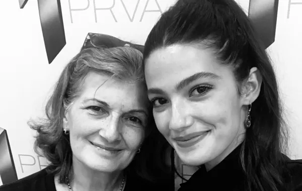 تارا عماد ووالدتها- الصورة من حسابها على إنستغرام