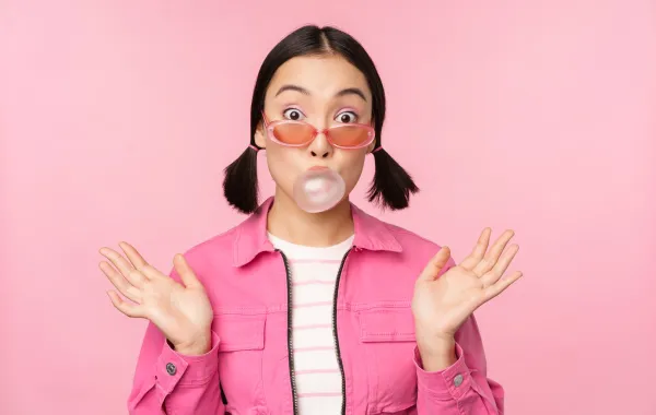 كيف تؤثر عادة مضغ العلكة على العقل؟  Image BY Freepik