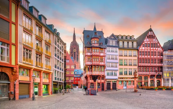 مدينة فرانكفورت القديمة عند الغسق