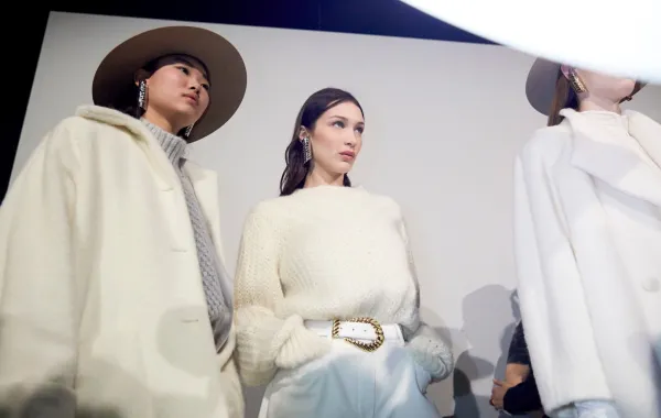 إطلالة بيلا حديد بالأبيض المينيمالي من فيراري Ferrari -الصورة من Launchmetrics/Spotlight ©