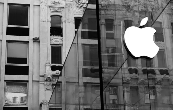 تحوّل غير مسبوق لآبل.. تأجيل اطلاق آيفون 18