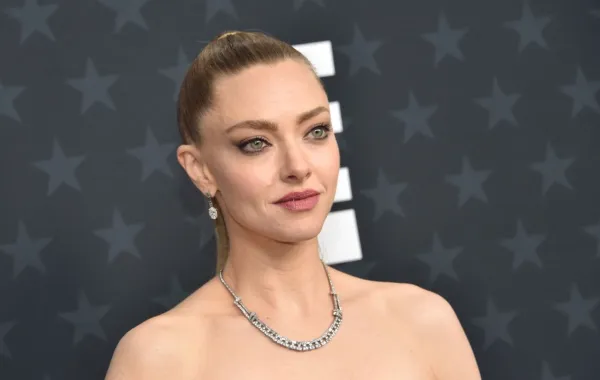 مكياج وتسريحات شعر النجمات في حفل توزيع جوائز اختيار النقاد 2026